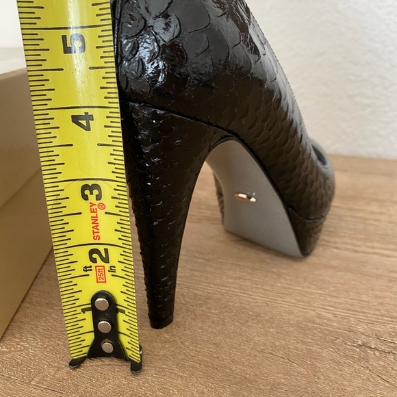 Sergio Rossi Heels • Black • Size 35.5 - Picture 8 of 9